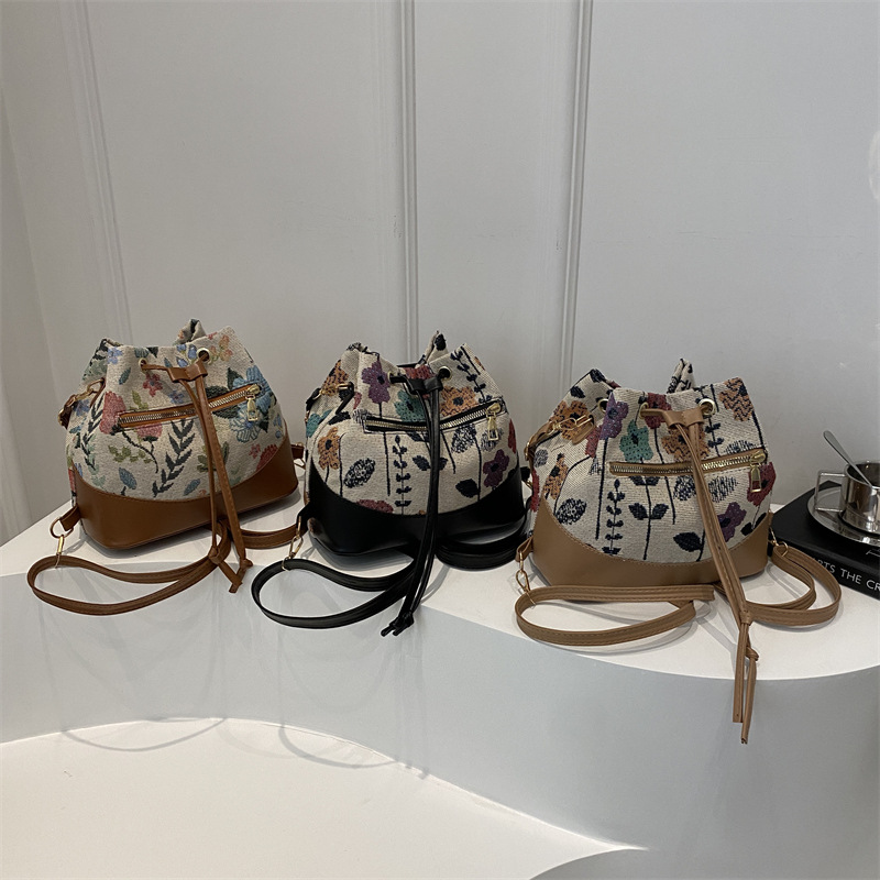 The 2024 new stylish autumn, individualistic, casual and trendy single-shoulder, crossbody, simple and trendy bucket bag for women Application Scenario