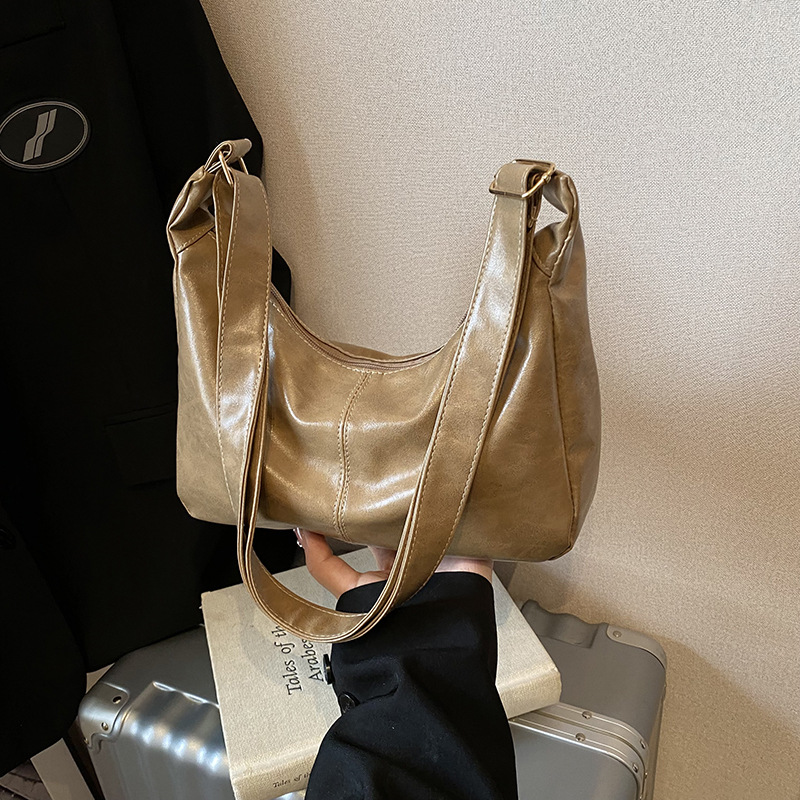 Soft PU retro bag for women, 2024 new style, trendy oil-leather large bag, winter versatile, high-end casual single-shoulder crossbody bag full figure