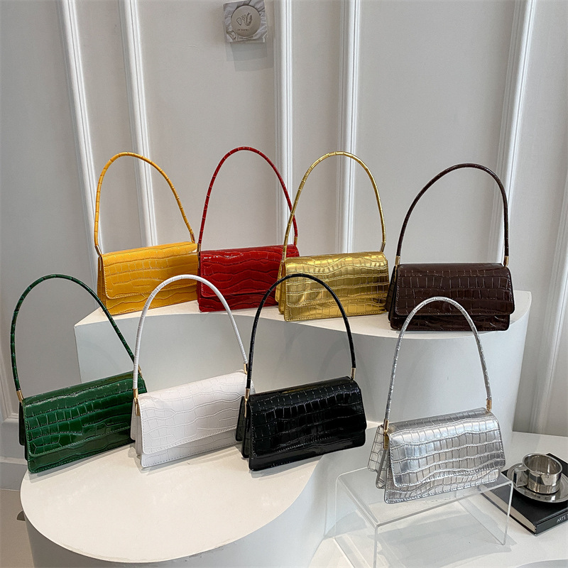 Solid color spring 2025 new style, large capacity, elegant and beautiful ladies' stone pattern casual single-shoulder hand-carried underarm bag Application Scenario