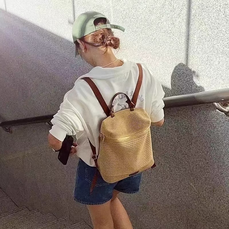 The high-capacity travel straw woven backpack for women, a new model of 2025, is a super popular and niche commuting backpack for women this year details Picture