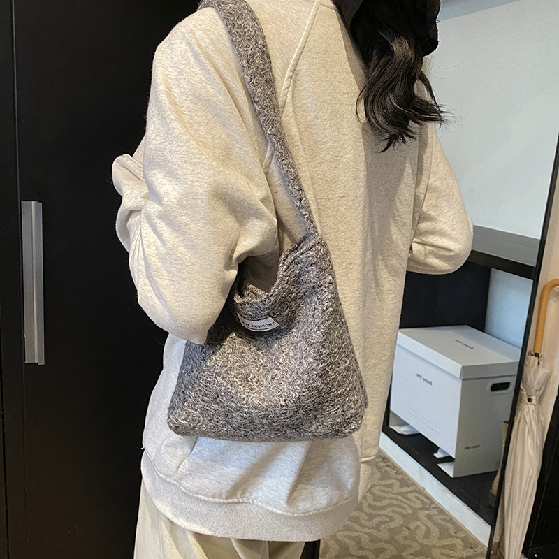Fashionable and simple woolen single-shoulder bag for women, a new spring 2025 trendy commuter handbag and underarm bag details Picture