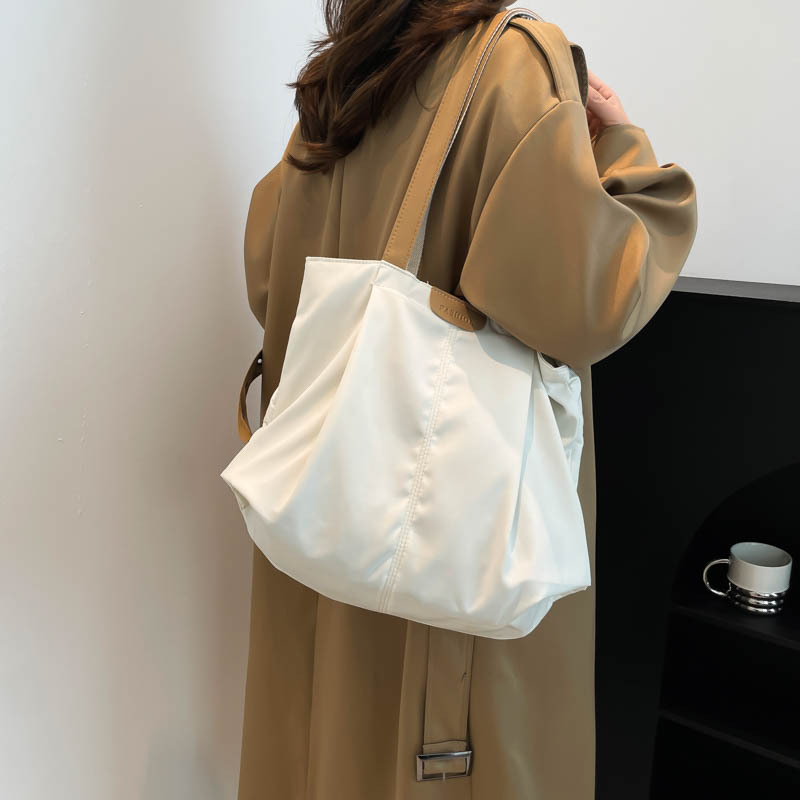 The new solid-color simple, fashionable, casual and comfortable tote bag is a versatile and stylish single-shoulder bag with a good texture for going out Specification drawing