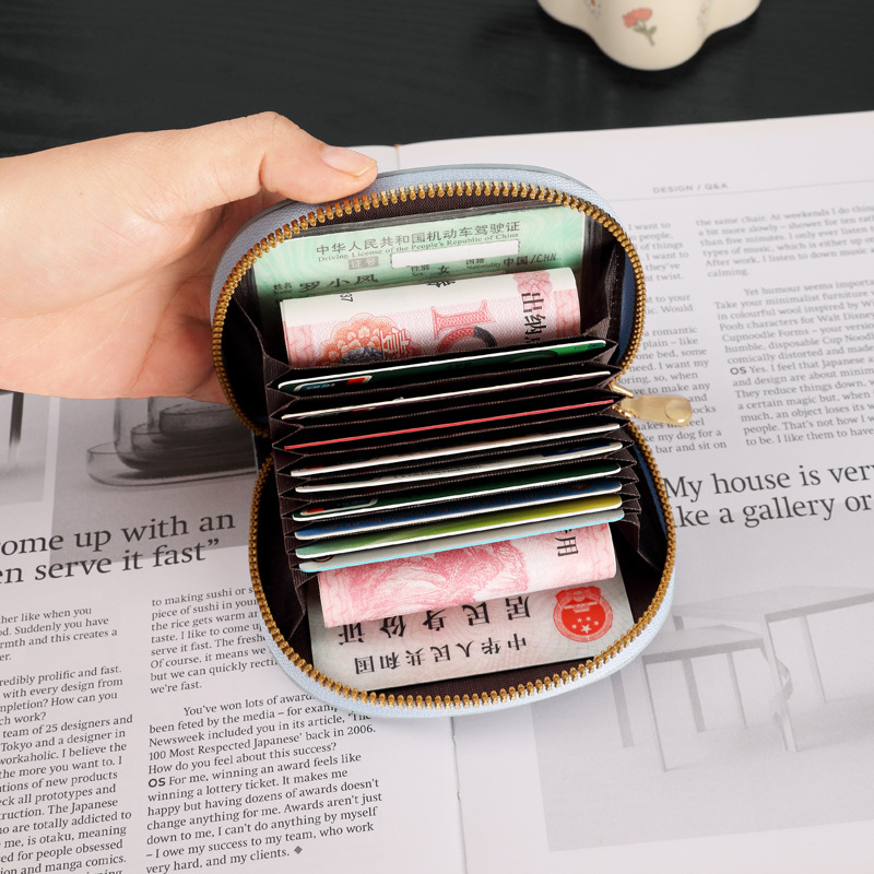 Factory direct sales of large-capacity organ card cases, high-end live streaming dedicated, compact and portable card holder, ID card holder, women's card case Application Scenario