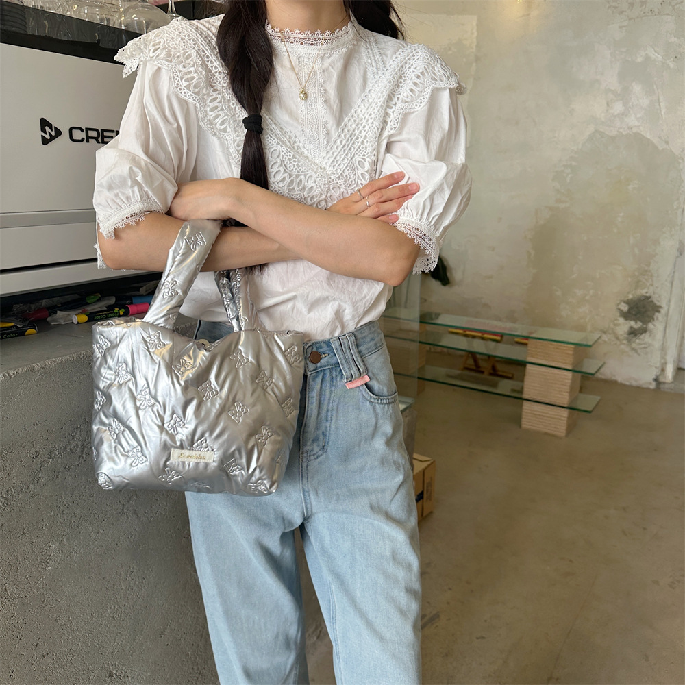 49221 solid-color heart-shaped small square bag with cotton padding, cute handbag, breakfast bag, portable for shopping, hand-held bento bag full figure