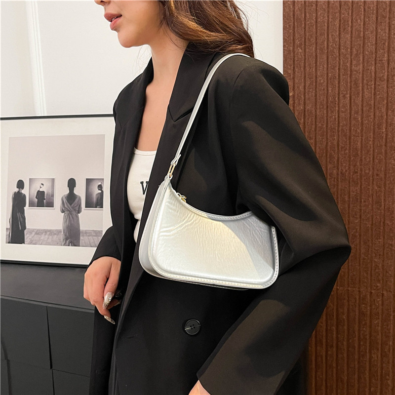 This 2024 versatile and fresh crossbody bag is a new autumn and winter fashion underarm dumpling single-shoulder bag with a unique texture Specification drawing