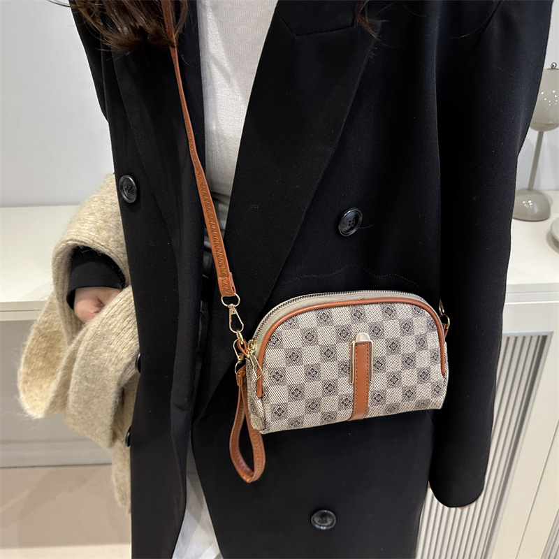 New women's bag 2024 Shell bag, Korean style simple single-shoulder bag, coin purse, stylish and stylish crossbody small bag details Picture