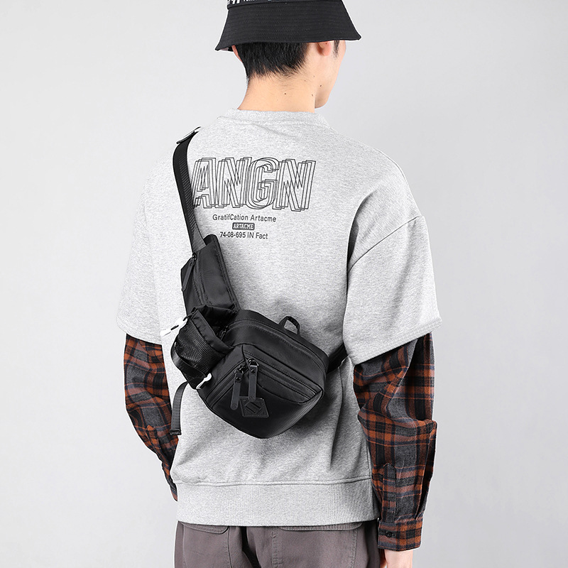 The new single-shoulder bag, casual waist bag, multi-functional outdoor men's crossbody bag, casual, simple and fashionable men's bag details Picture