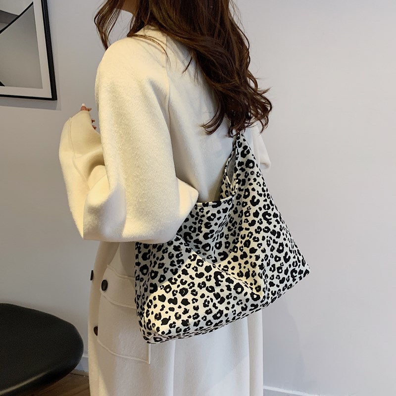 Autumn casual print, casual trend, single-shoulder fashion, leopard print, large capacity, 2024 new crossbody tote bag for women details Picture