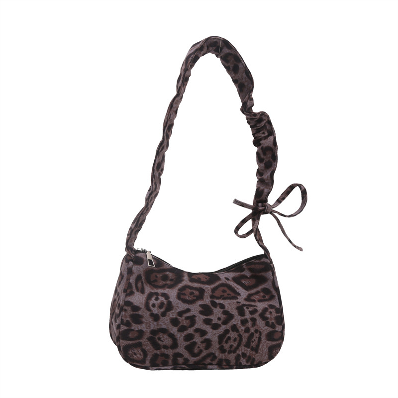 Cross-border pleated large-capacity leopard print women's bag 2024 New autumn and winter commuting dumpling bag Cloud single-shoulder crossbody bag for women Item Picture