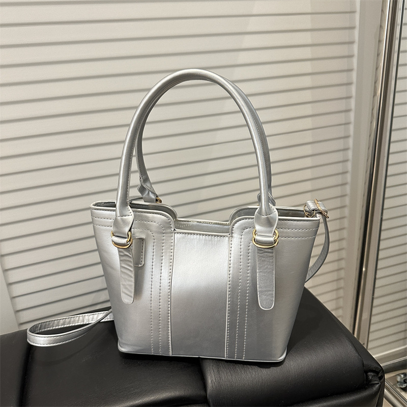 Korean style fashionable handbag for women 2025 new commuter bucket bag, high-end split-style casual single-shoulder crossbody bag full figure