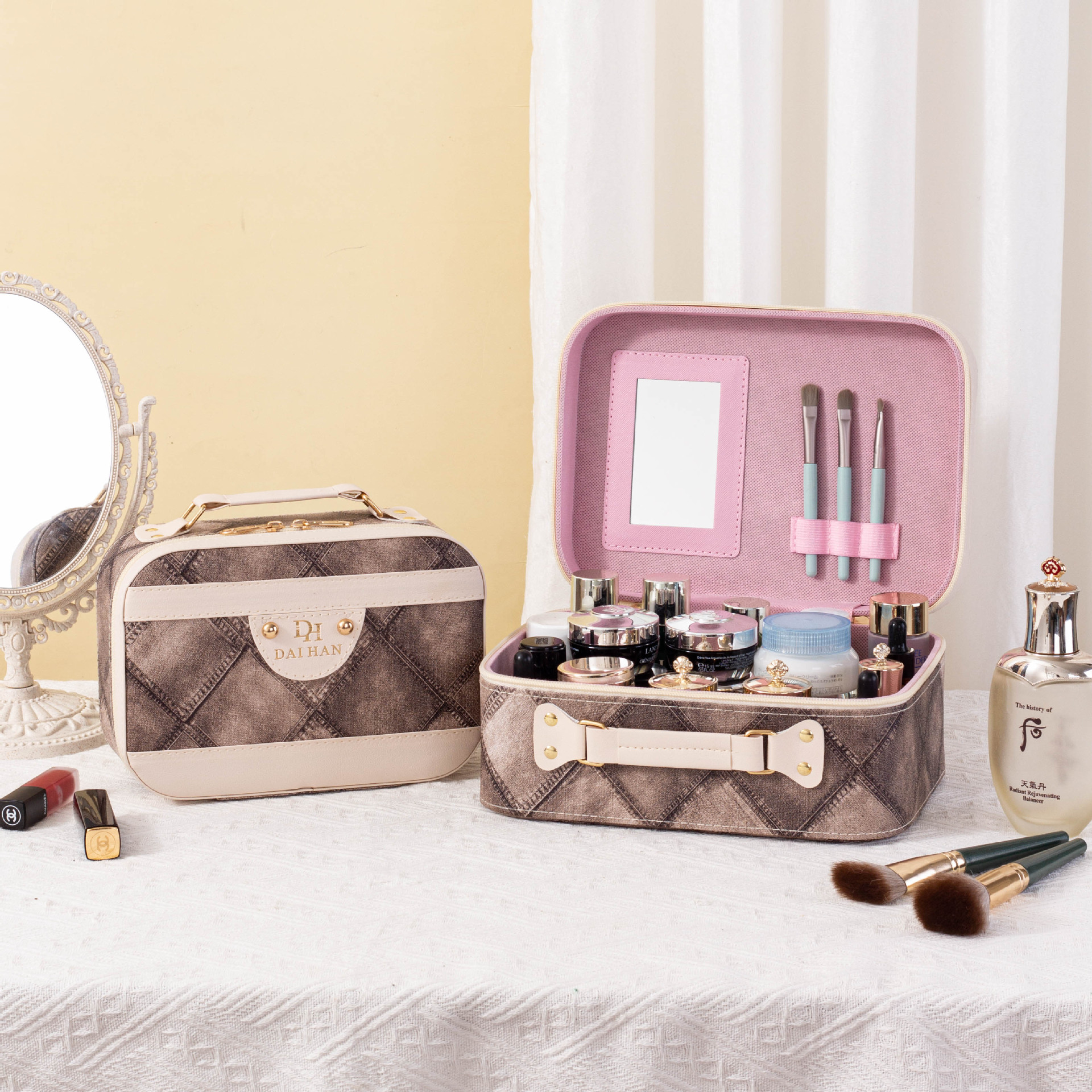 Wholesale of new fashionable large-capacity makeup bags, portable toiletry bags, souvenirs and hand-held makeup cases by beauty experts Specification drawing