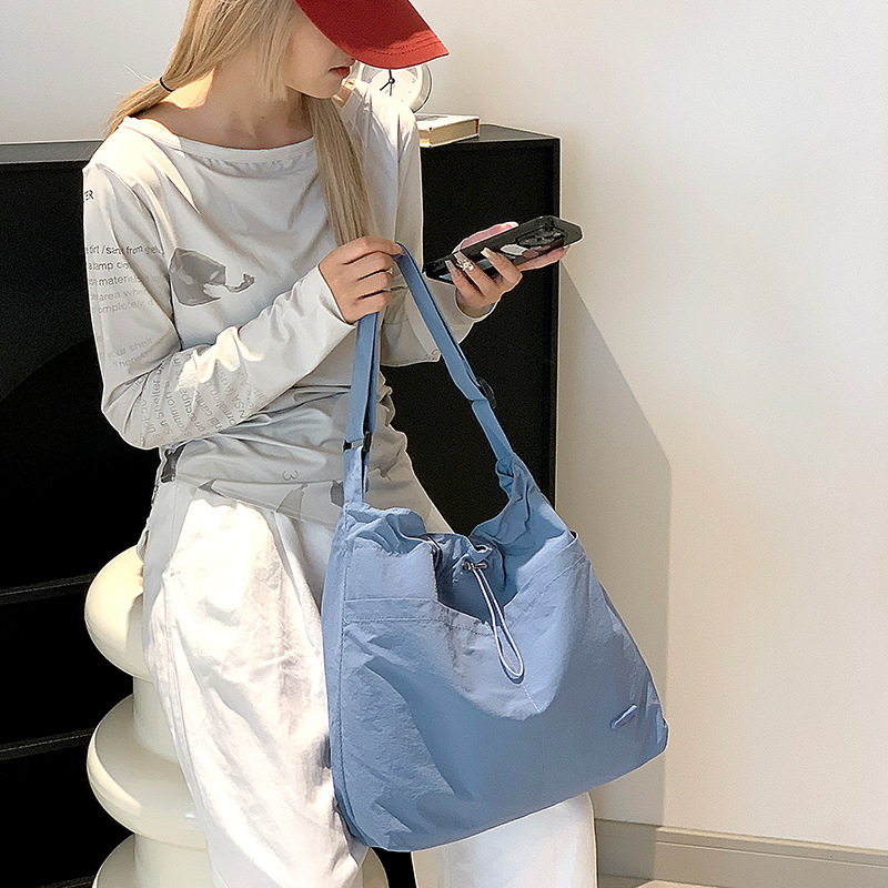 Colorful Fox Korean version of a niche ladies' artistic, simple and casual crossbody bag, versatile, lightweight and drawstring single-shoulder bag full figure
