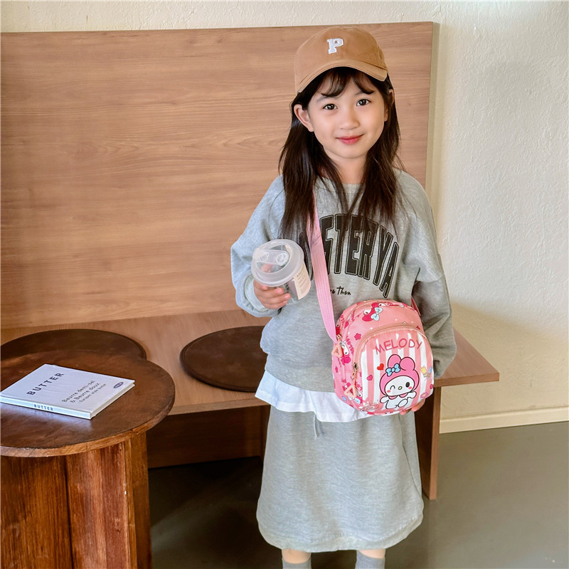 Cute cartoon boys and girls single-shoulder bags, fashionable printed mini baby crossbody bags, 2025 new children's bag trend details Picture