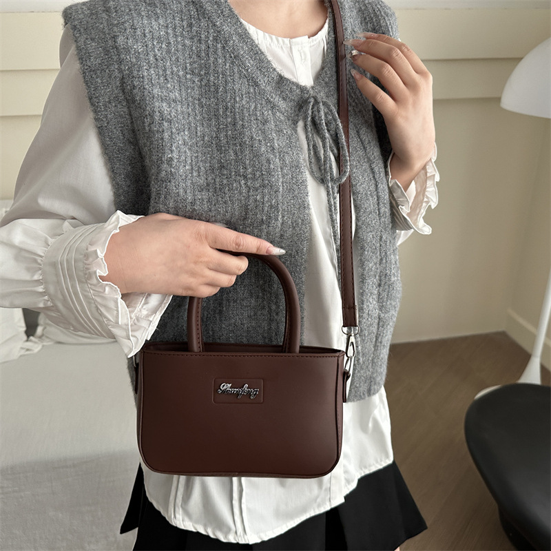 This year's popular handbags, women's retro crossbody bags, bucket bags, and the new winter 2024 fashionable and simple single-shoulder bags Specification drawing