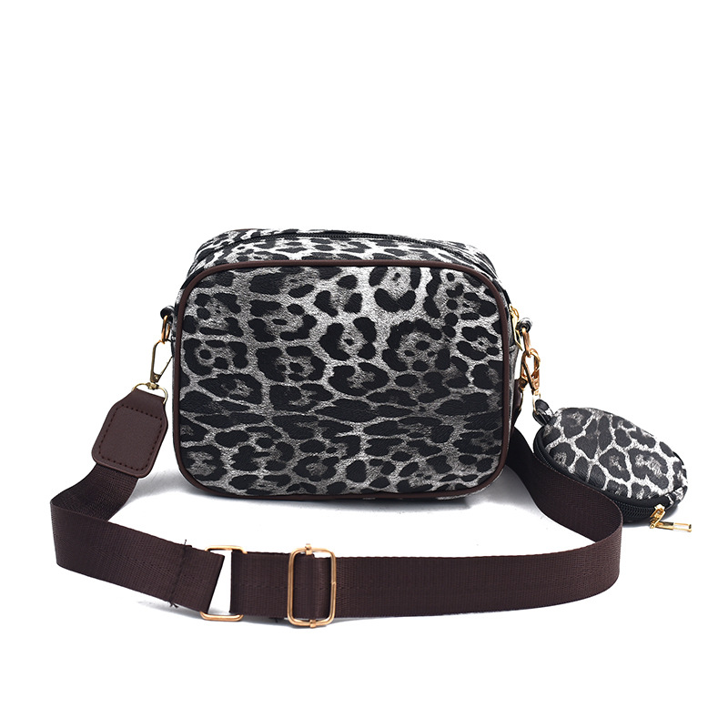 Leopard print women's large-capacity 2024 new autumn and winter niche design single-shoulder crossbody bag for work and commuting small square bag Item Picture