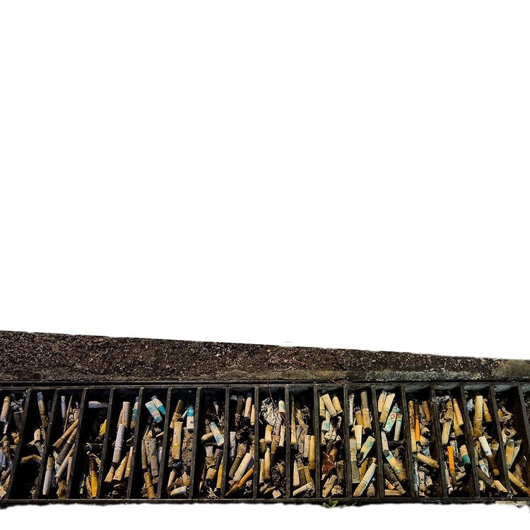 Cross-border drainage ditch cover net prevents leaves or debris from clogging downspouts and drainage pipes with a mesh gutter cover Item Picture