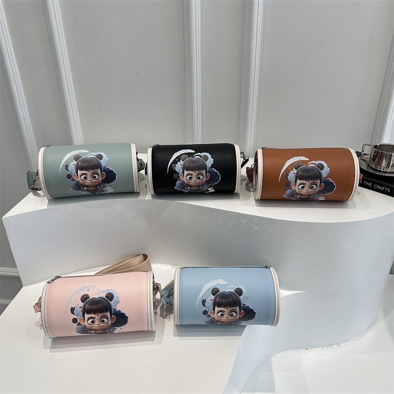 The new Spring 2025 cartoon-printed cylindrical bag with large capacity and wide shoulder strap, single-shoulder crossbody bag, is crossing the cross-border trend Application Scenario