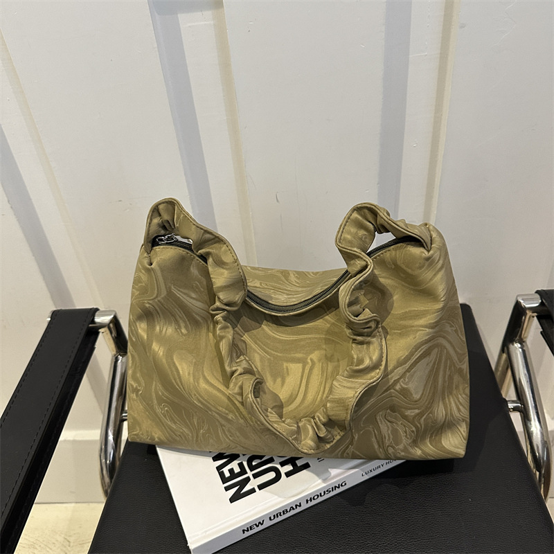 French-style large-capacity single-shoulder bag for women, 2025 new fashion and niche design, commuter shopping crossbody tote bag full figure