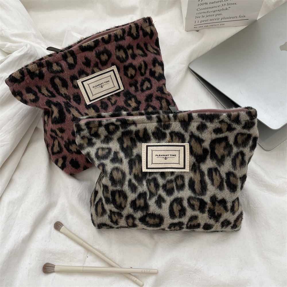 411251 Winter woolen retro check makeup bag, lipstick, loose change, toiletry and storage bag. The girl held the bag hand in hand full figure