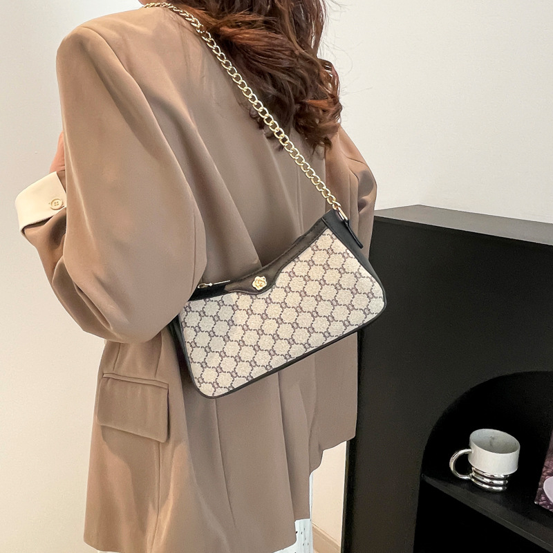 Cross-border trendy printed single-shoulder bag, a versatile and niche underarm bag for women, a fashionable and durable small square bag for commuting details Picture