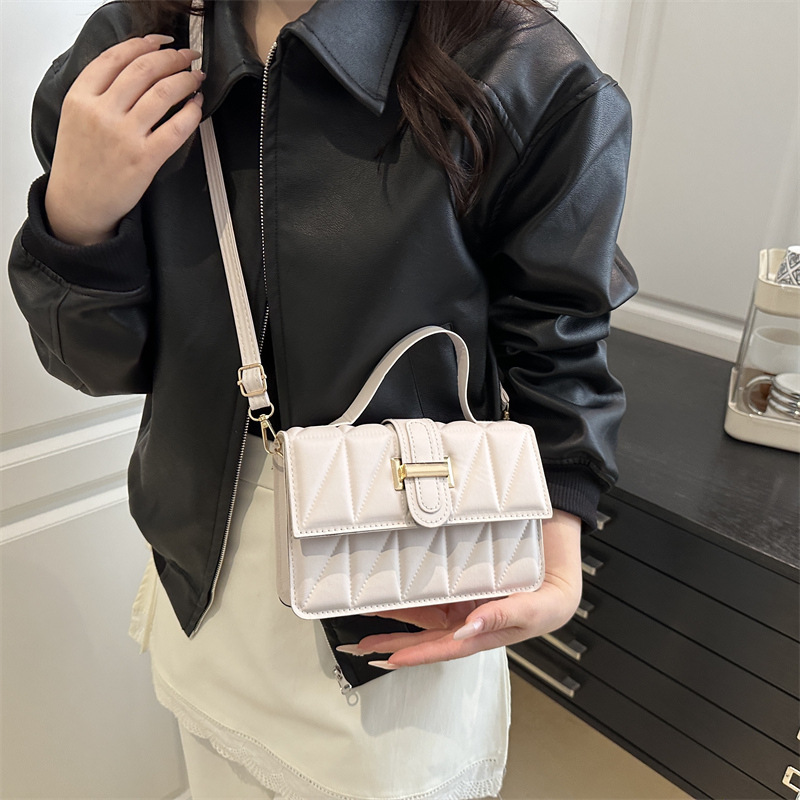 New women's bags 2025, cross-border bags, single-shoulder bags, fashionable Korean-style small square bags, women's small bags, commuter crossbody bags details Picture