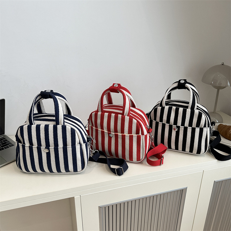 Zipper shell bag, single crossbody bag, casual bag for office ladies, portable striped Korean-style small cloth bag, single-shoulder bag Application Scenario