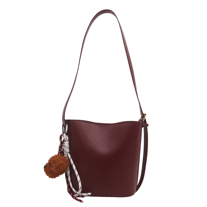 Cross-border commuting large-capacity bag 2024 winter new women's bag, fashionable and retro single-shoulder bag, high-end bucket bag Item Picture