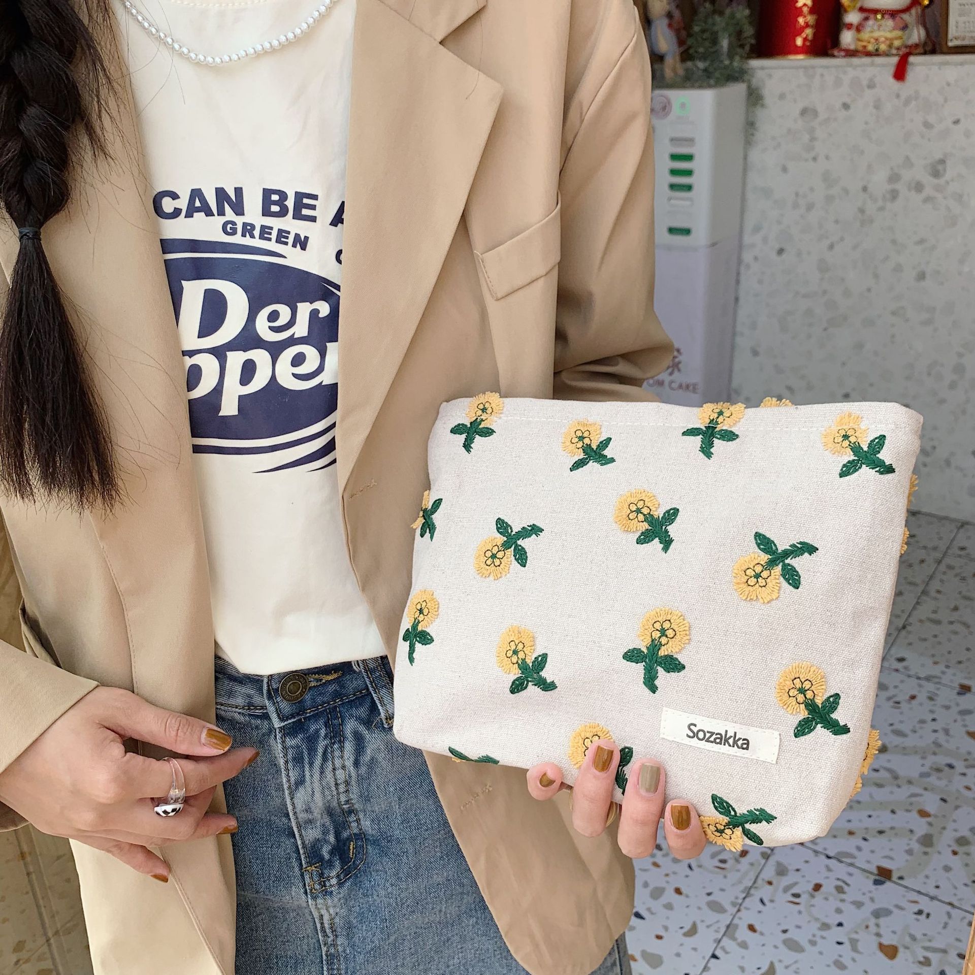 2361 Embroidered Cosmetics, small flower makeup bag, clutch bag, artistic and fresh storage bag, Korean style organizing Instagram full figure