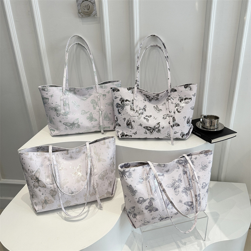 A fresh and elegant butterfly print 2025 summer new artistic style large-capacity casual single-shoulder underarm tote bag Application Scenario