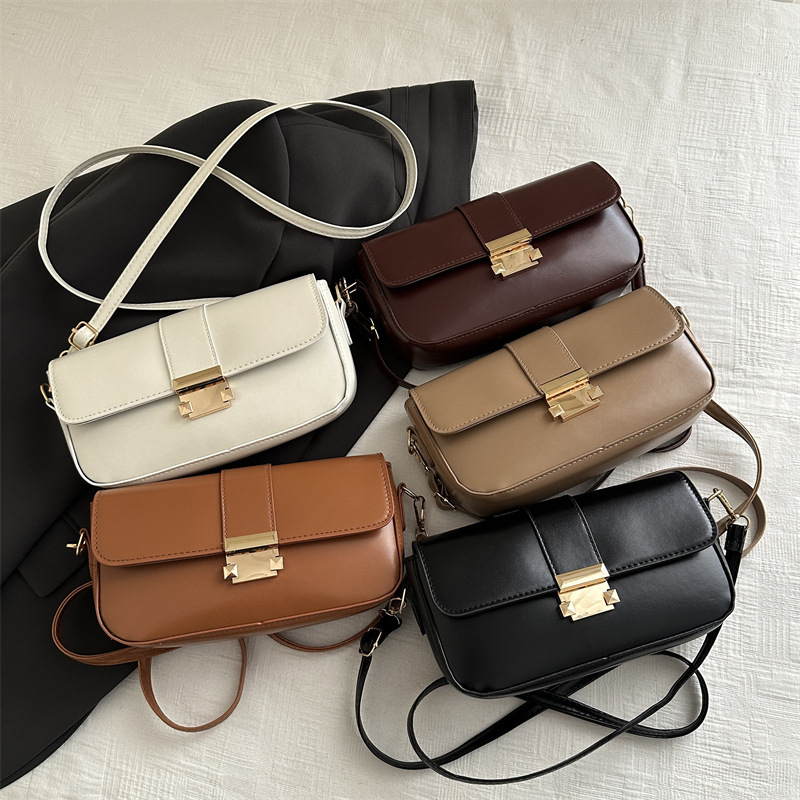 The 2024 new women's single-shoulder and underarm bag features a niche design, a fashionable small square bag, and a simple yet stylish handbag Application Scenario
