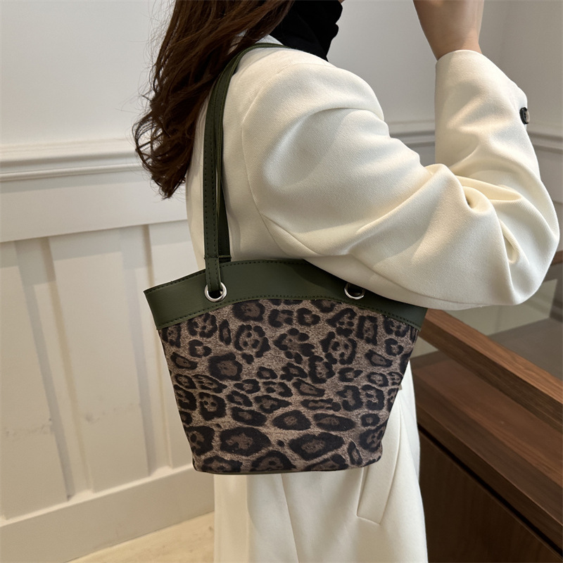Cross-border retro handbag for women, 2024 new style fashionable vegetable basket bucket bag, niche and versatile commuter crossbody bag Specification drawing