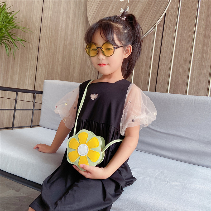 Little girl princess bag, baby girl bag, spring and summer Internet celebrity, unique, fashionable, cute and super adorable, children's crossbody bag, stylish Application Scenario