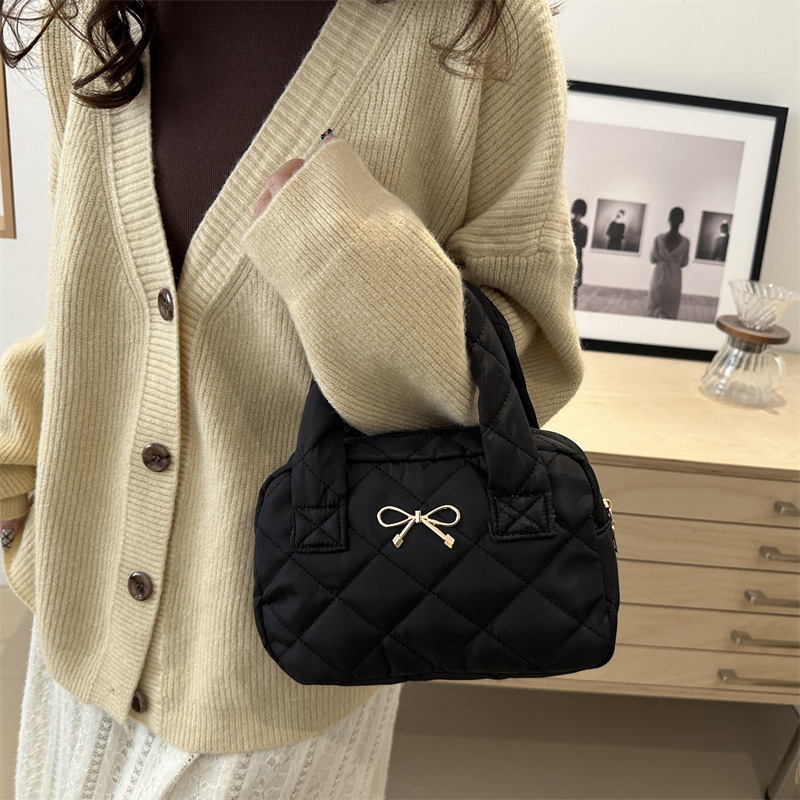 High-end large-capacity underarm pillow bag 2024 New style, trendy and versatile, commuting, casual and simple hand-held shoulder bag Specification drawing