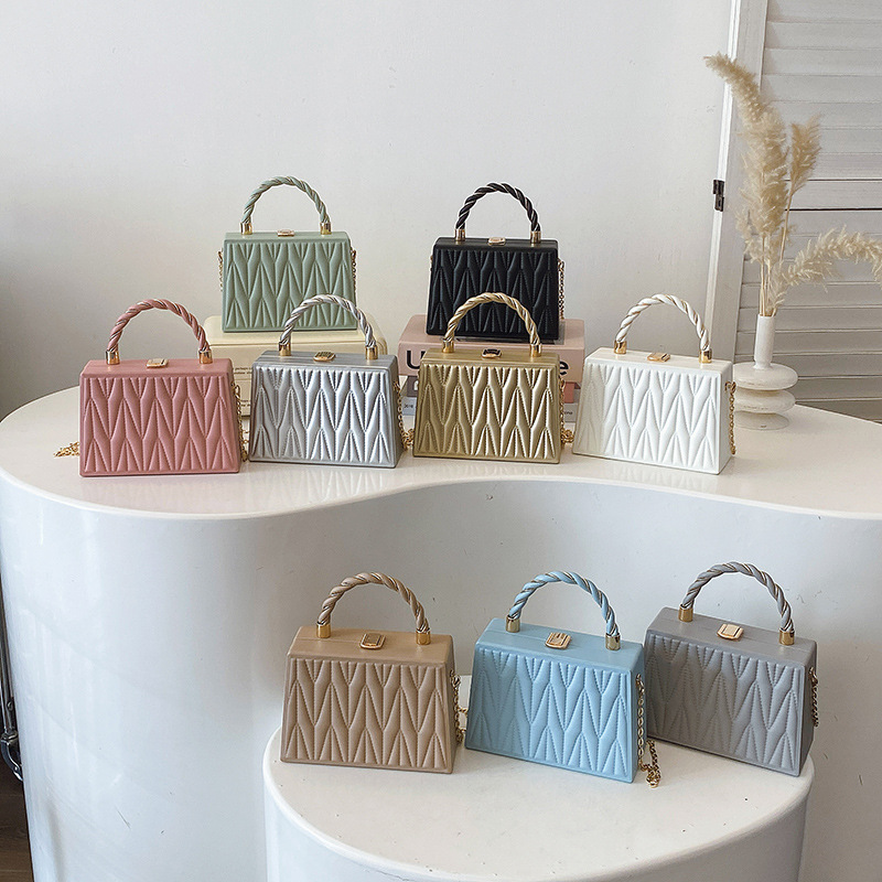 Fashionable single-shoulder crossbody bag, new Korean-style versatile silk scarf small square bag, hand-held high-end box bag, pleated chain bag Application Scenario