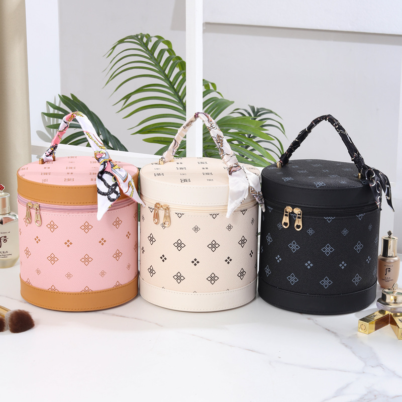 New large-capacity cosmetic bag with a fashionable and textured printed box, hand-held cosmetic case, small square bag with mirror, Amazon Application Scenario