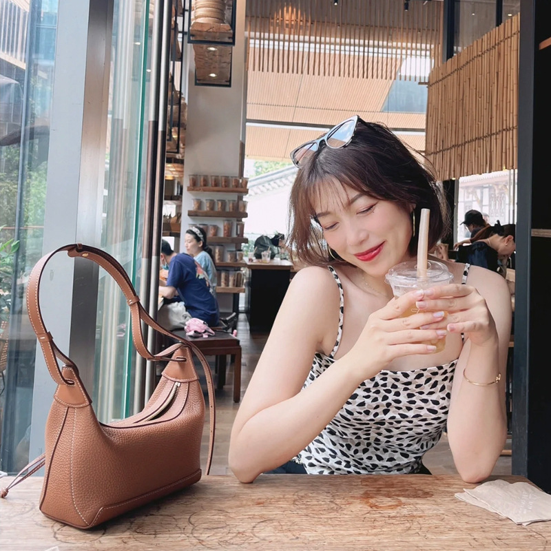 High-end quality niche kite lunch box bag for women 2025 new summer vintage single-shoulder crossbody baguette underarm bag for women Application Scenario