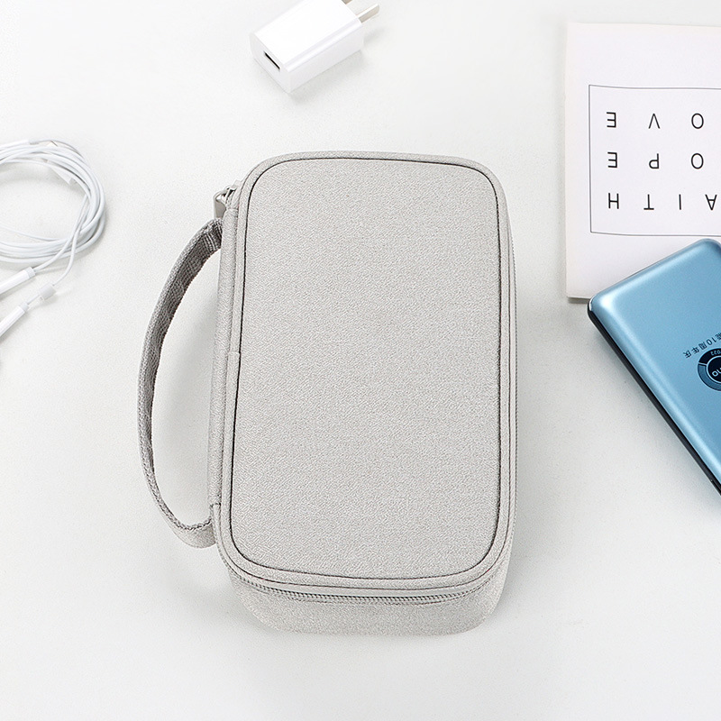 Multi-functional mobile phone digital accessory storage bag, mobile phone bag, USB flash drive, power bank, mobile hard drive, data cable storage bag Application Scenario