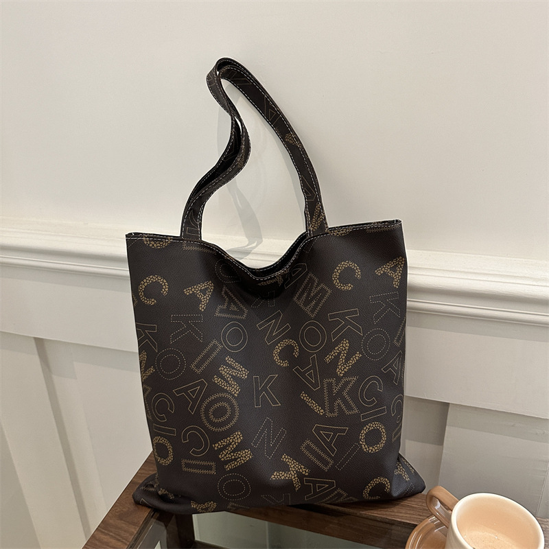 2024 Autumn/Winter new large-capacity versatile handbag, women's letter commuting fashion single-shoulder bag, tote bag full figure
