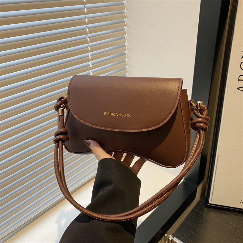 Hong Kong-style retro solid color stylish crossbody women's bag 2025 spring Korean-style texture fashionable single-shoulder bag trendy handbag full figure