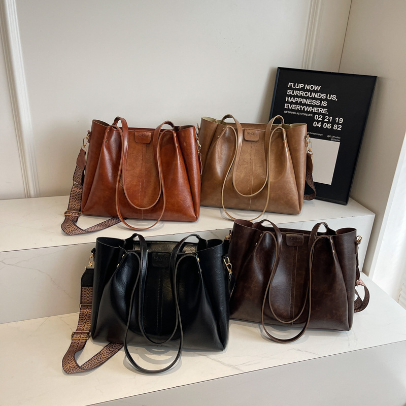 The new 2024 winter versatile casual crossbody bag is simple, elegant and stylish, with a large capacity ladies' tote bag Application Scenario