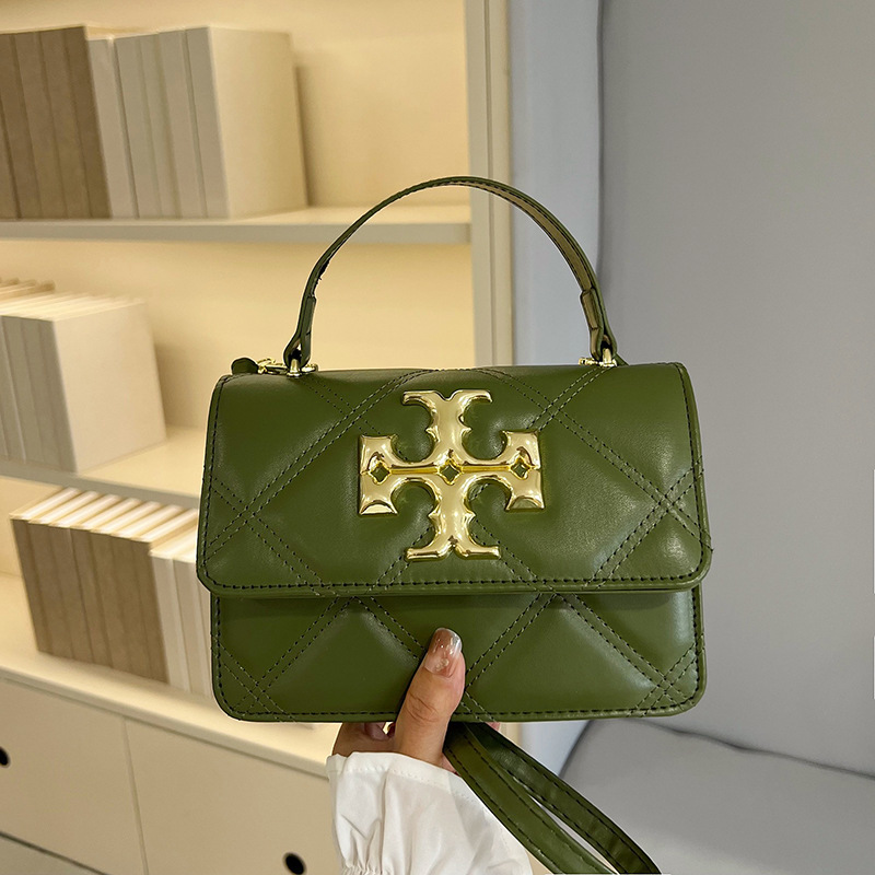 A niche design women's bag for 2024, a small square bag with diamond-patterned stitching, a high-quality commuting single-shoulder hand-carry bag for underarm use full figure
