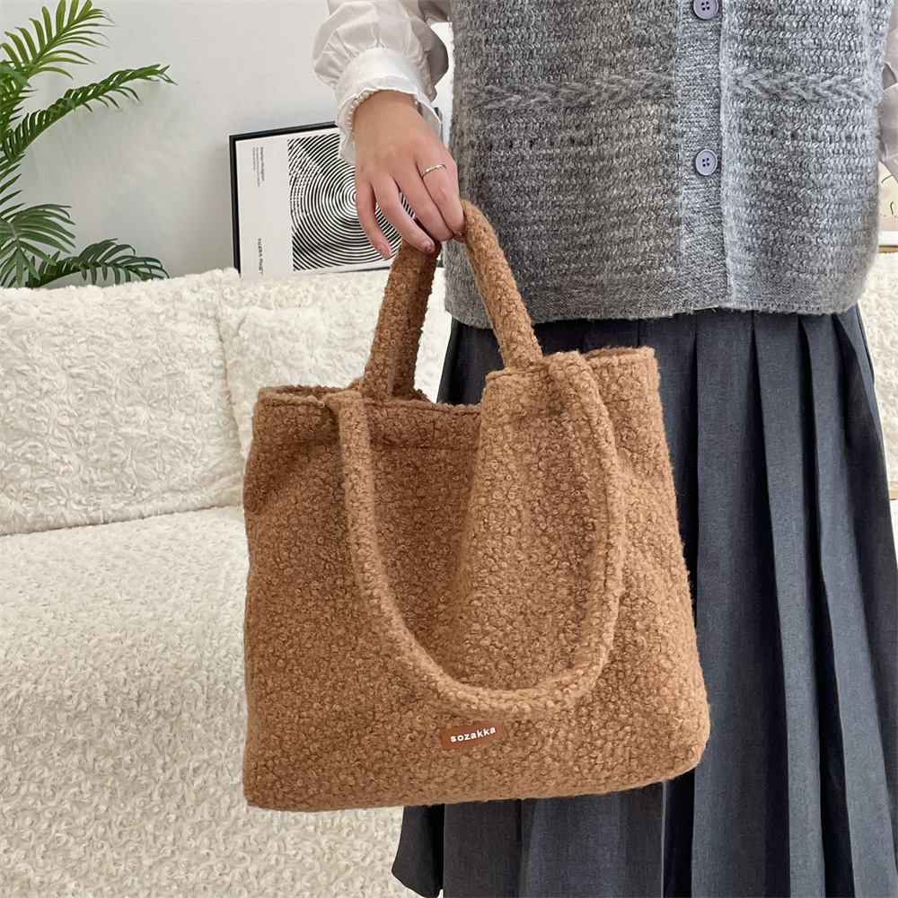 411121 Autumn/Winter New Style 2024 Korean version plush soft shoulder Bag, underarm bag, large capacity commuter handbag details Picture