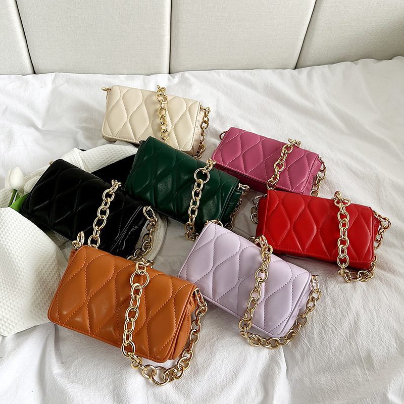 A stylish single-shoulder, underarm, small square bag for 2025, a trendy chain bag in candy color, with a casual texture Application Scenario