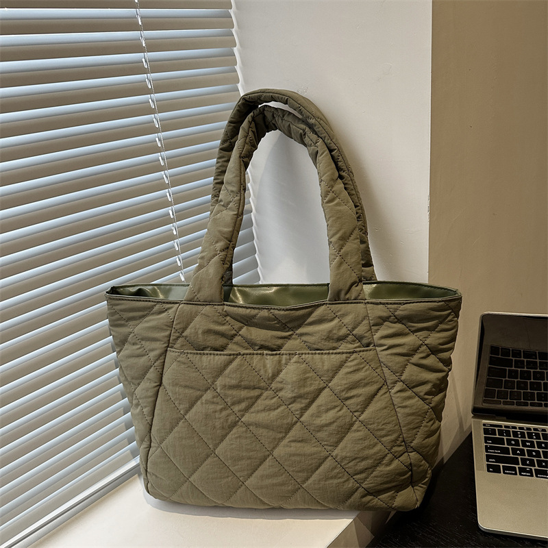 Korean Instagram cotton-padded jacket bag for women 2024 New style diamond-shaped large-capacity tote bag for commuting and shopping, single-shoulder bag full figure