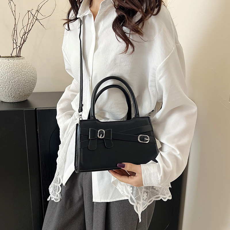 High-end niche bag for women, versatile for spring and summer, 2025 new fashionable crossbody bag for women to carry to work, small square bag details Picture