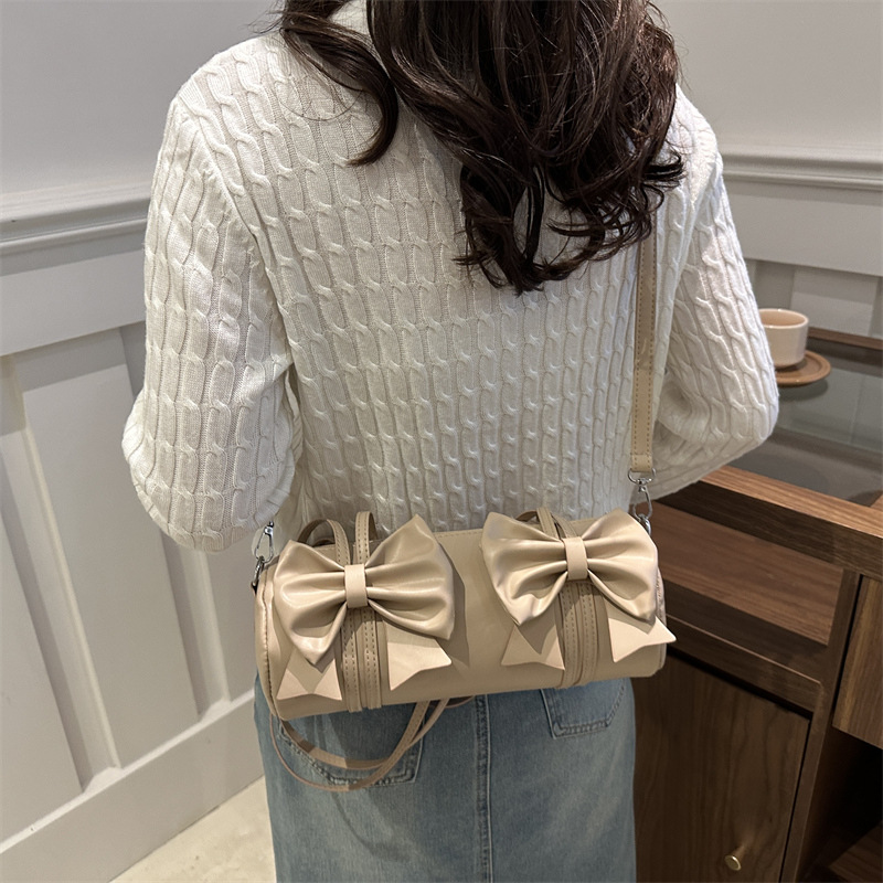 High-end women's 2024 new style fashionable and sweet bow niche crossbody bag Boston cylinder handbag details Picture
