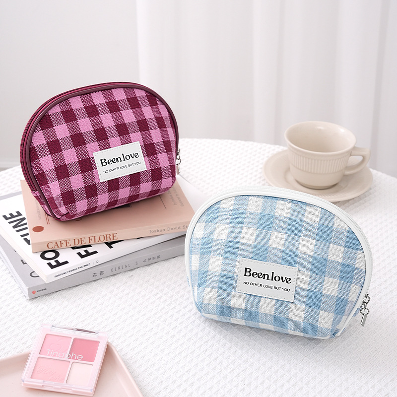 Runhui's new style semi-circular makeup bag, business trip and travel cosmetics storage bag, hand-held makeup bag, one-piece consignment full figure