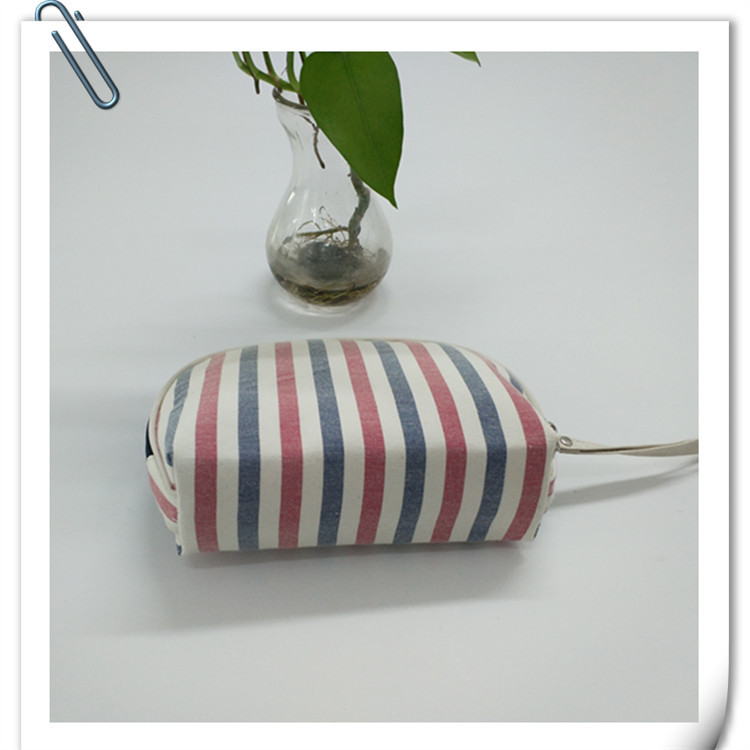 Cotton fabric cosmetic bags, striped semi-circular cosmetic bags, cosmetic storage bags, travel toiletries bags, custom LOGO from the manufacturer Application Scenario