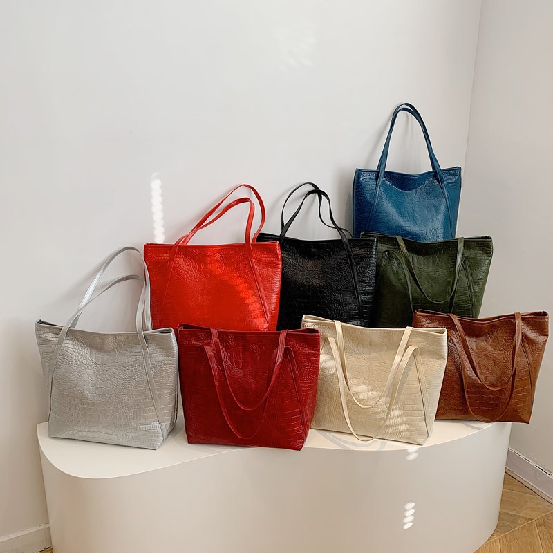 New large-capacity women's bags for autumn and winter, fashionable shiny crocodile pattern retro style tote bag, high-end shoulder bag, cross-border Application Scenario