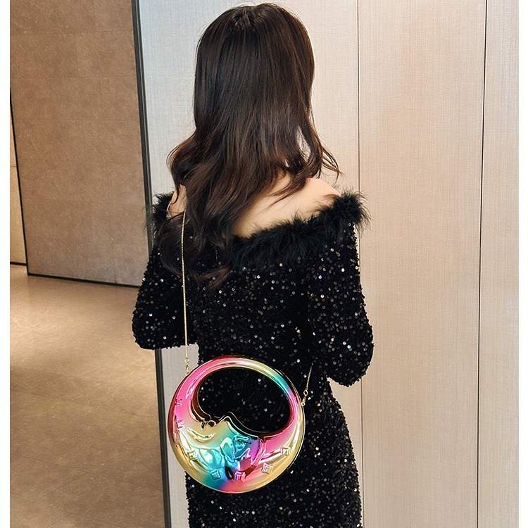 A new high-end acrylic bag for cross-border use from Europe and America, a moon-shaped handbag for women, and a unique and creative single-shoulder crossbody bag Application Scenario